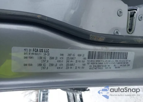 2019 Jeep Compass Latitude 4X4 z USA, uszkodzony, nr VIN 3C4NJDBBXKT641204